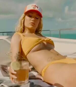 Iggy Azalea Naked Lesbian Sex - Inside Iggy Azalea's OnlyFans â€“ kinky acts for cash, topless snaps and 'so  much money' - Daily Star