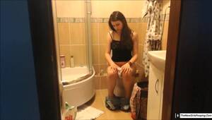 beautiful girls on the toilet - Cute girl strains to poop on toilet - ThisVid.com