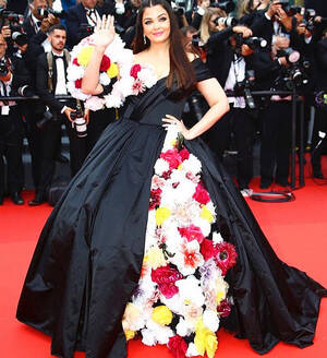 Aishwarya Rai Sexy Ass - Aishwarya Rai turns heads at Cannes in Dramatic Floral Gown | DESIblitz