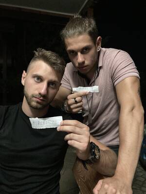 Justin Bieber Gay Porn Dildo - Two guys not gays (19M,19M) : r/RoastMe