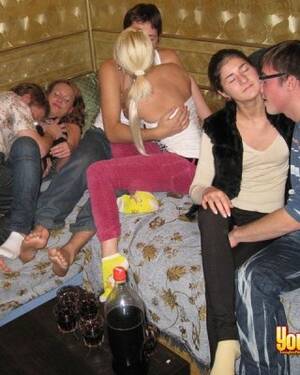 18 Yr Old Girl Orgy - Horny 18-year-old girls get fucked in their first orgy Porn Pictures, XXX  Photos, Sex Images #3339108 - PICTOA