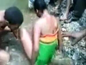 Fucking African Tribal Girls - African Tribe Girl Fucking In Front Of Unleashed Crowd | AREA51.PORN