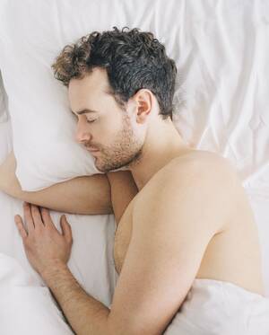 Naked Men Sleeping - 5 Benefits of Sleeping Naked