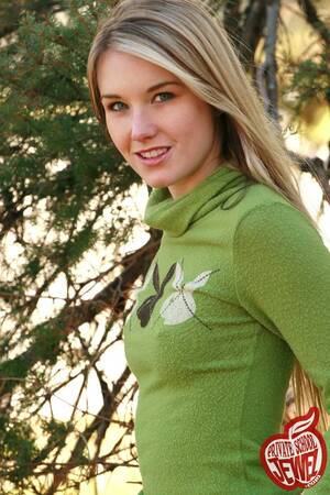 cute teen girls petite - Cute blonde teen girl flashing outdoors - Pichunter