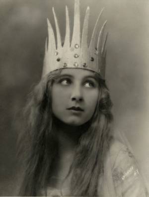 Marai Strange Magic Porn - Stunning portrait of an Unknown Beauty by Irving Chidnoff