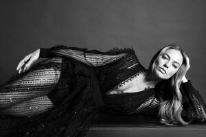 black white mom forced sex - Margot Robbie Is Nobody's Barbie: The 'Babylon' Star on Navigating  Hollywood | Vanity Fair