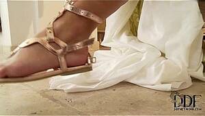 Flat Sandals Porn Ass - sandals' Search - XNXX.COM