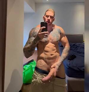 floppy white cock - Sexy tatted up white god with a floppy monster cock - ThisVid.com en anglais
