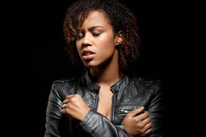 Mature Wife Jackie Boston Amateur Wife Revenge Sex - My Husband Left Me For Another Woman - Divorced Girl Smiling