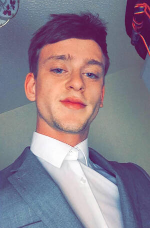 Ex Boyfriend Revenge Porn - Jilted boyfriend sent revenge porn videos of his ex-girlfriend to her mum  after being dumped Special instruction | The Irish Sun