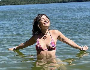 Genevieve Hannelius Nude Porn - At the beach with her friends : r/GHannelius