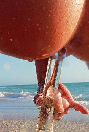 beach girls dildo - Lustful naked girl Layla jerks off with a transparent dildo on the beach -  Porn Pics â€¢ Pixxxle