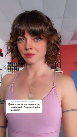 Emma Watson Piss Porn - Those aren't trophies for dancing? : r/Unexpected