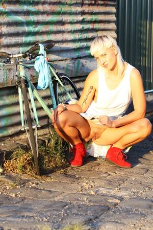 Biker Outdoor Porn - Biker girl masturbating outdoors