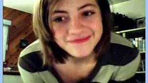 hairy teen pussy webcam - Hairy teen shows her pussy on webcam - XNXX.COM