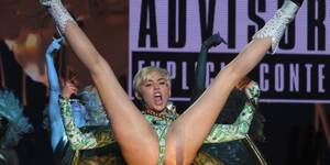 Miley Cyrus 2014 Porn Fakes - Is Miley Cyrus's Bangerz Tour Really That NSFW? | HuffPost Entertainment