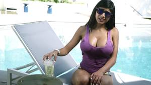 Big Tit Facebook Porn - 9 Reasons Why Having Big Boobs Is The Shittiest Part Of The Summer - YouTube