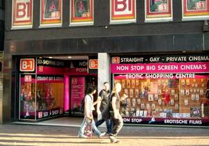 Amsterdam Live Sex Show Public - B-1 Erotic Shopping Center