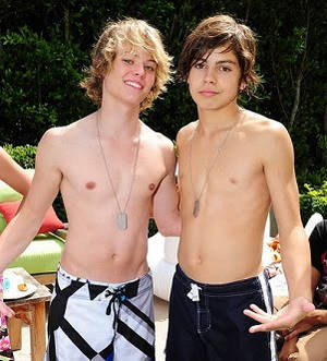 Jake T. Austin Porn Gallery - Jake T. Austin's Gay Posse