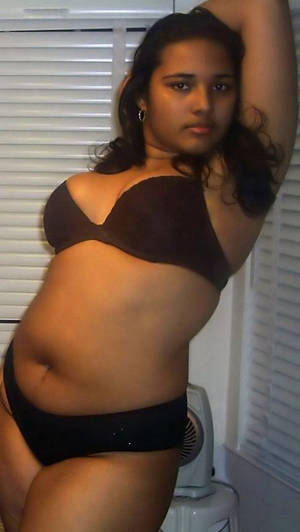 Curvy Indian Porn Panties - Indian Nude Girls Assorted Pics of Booby Babes Posing in Bra and Panty