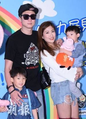 Connie Lee Asian Pee Porn - Timmy Hung (æ´ªå¤©æ˜Ž) and his family, Sherming Yiu (å§šæ¨‚æ€¡) and her family attend  cartoon character, Peppa Pig event on 03 March. As he is rumoured to cheat  ...