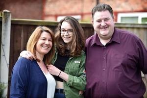 British Schoolgirl Finger Porn - Anorexic teenager who ate just an apple a day starved herself until her  fingers and feet turned blue - Mirror Online