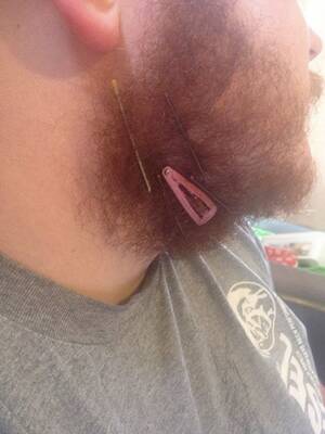 Natalie Portman Hairy Pussy - Should not send quick snapchats of hair clips in my husbands beard. Had  lots of explaining to do after everyone thought I sent them a pic of a hairy  vagina. : r/pics