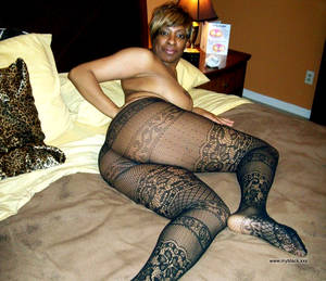 ebony bbw posing nude - 