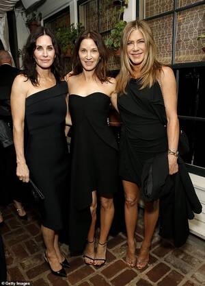 Courteney Cox Jennifer Aniston Porn - Jennifer Aniston and Courteney Cox attend Netflix Oscars party | Daily Mail  Online