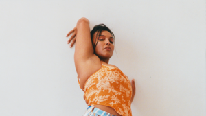 no tits nude - Big Boobs Fashion & Style Tips for Women with Large Breasts