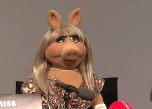 Miss Piggy Sing Porn - Miss Piggy and Kermit the Frog take aim at Fox News - nj.com
