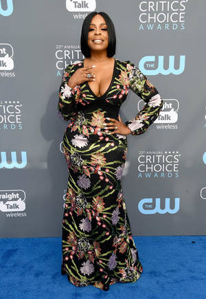 niecy nash big tits naked - Niecy Nash Critics Choice Awards 2018