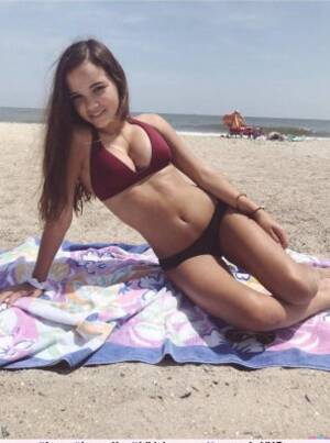 amateur teen bikini - teen #brunette #bikini #cleavage #bustyteen #bigtits #smile #nonnude # amateur #beach Foto Porno - EPORNER