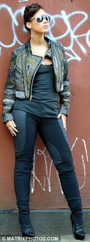 Alicia Keys Xxx Porn - Alicia Keys shuns sex appeal for 'safety first' approach while filming pop  video in New York | Daily Mail Online