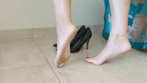 foot cum party - Moisturizing dry feet with cum before party + Dangling pumps and shoeplay -  Free Porn Videos - YouPorn