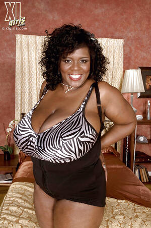 ebony bbw shar nude - Busty black bbw Shar Nitzapanus almost loses her dildo between ginormous  tits - Sex Room XXX