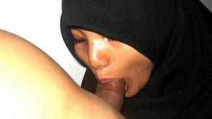 arab fat nude - Arab wife in a black hijab gives a blowjob