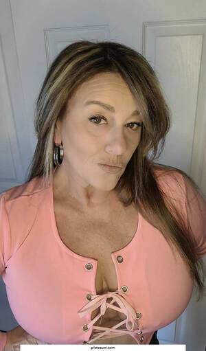 hot busty cougar - Hot busty cougar ðŸ¤¤ | Hentaipix