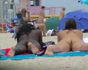 beach babe exhibitionists - Exhibitionists at the beach | Cumlouder.com