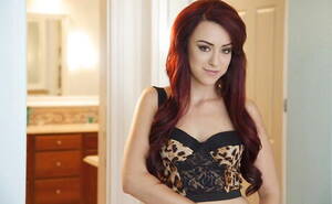 Amber Rouge Porn Star - Stunning porn star Amber Rouge shows her ass and spreads her legs