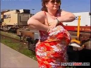 bbw flashing her huge tits in public - 