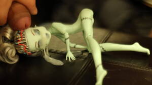 Monster High Porn Cum - Cumming twice on my sexy Frankie (Monster High) doll - XVIDEOS.COM