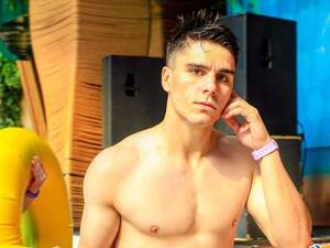 Michael Malarkey Porn - Michael Malarkey: Webcam Bio - Naked Pics, Nude Male Videos