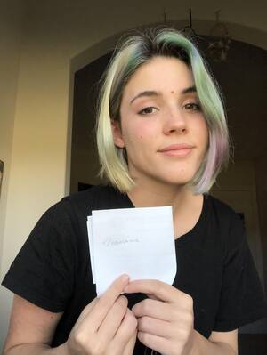 Justin Bieber Gay Porn Dildo - Been waiting 2 years to post this! Finally turned 18 yesterday, please  exceed my expectations. : r/RoastMe