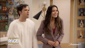 Miranda Cosgrove Celebrity Porn - Miranda Cosgrove & The Cast Of 'iCarly' Tease Creddie's Relationship In  Season Two