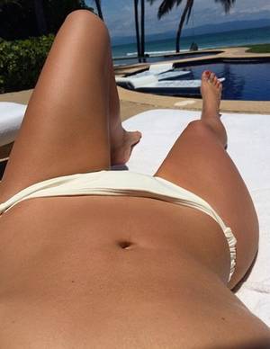 Kim Kardashian Honeymoon Porn - Sexy Selfies of the week Kim Kardashian taken from a more comfortable  position
