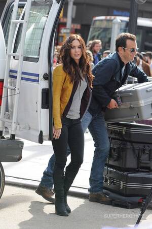 Megan Fox Tmnt Porn - Megan Fox as April O'Neil on the set of Teenage Mutant Ninja Turtles :  r/comicbookmovies