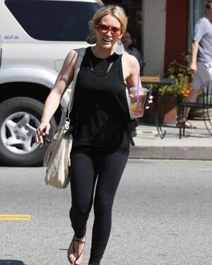 hilry duff celebrity upskirt no panties - Celebrity Hilary Duff upskirt of her orange panties Porn Pictures, XXX  Photos, Sex Images #3247203 - PICTOA