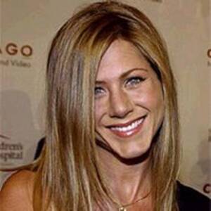 Jennifer Aniston Monster Porn - Review: 'Mother's Day' Starring Julia Roberts, Jennifer Aniston, Kate  Hudson, Jason Sudeikis and More