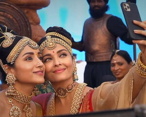 nude aishwarya rai - Aishwarya Rai wears Oversized Jacket sparking Pregnancy Claims | DESIblitz